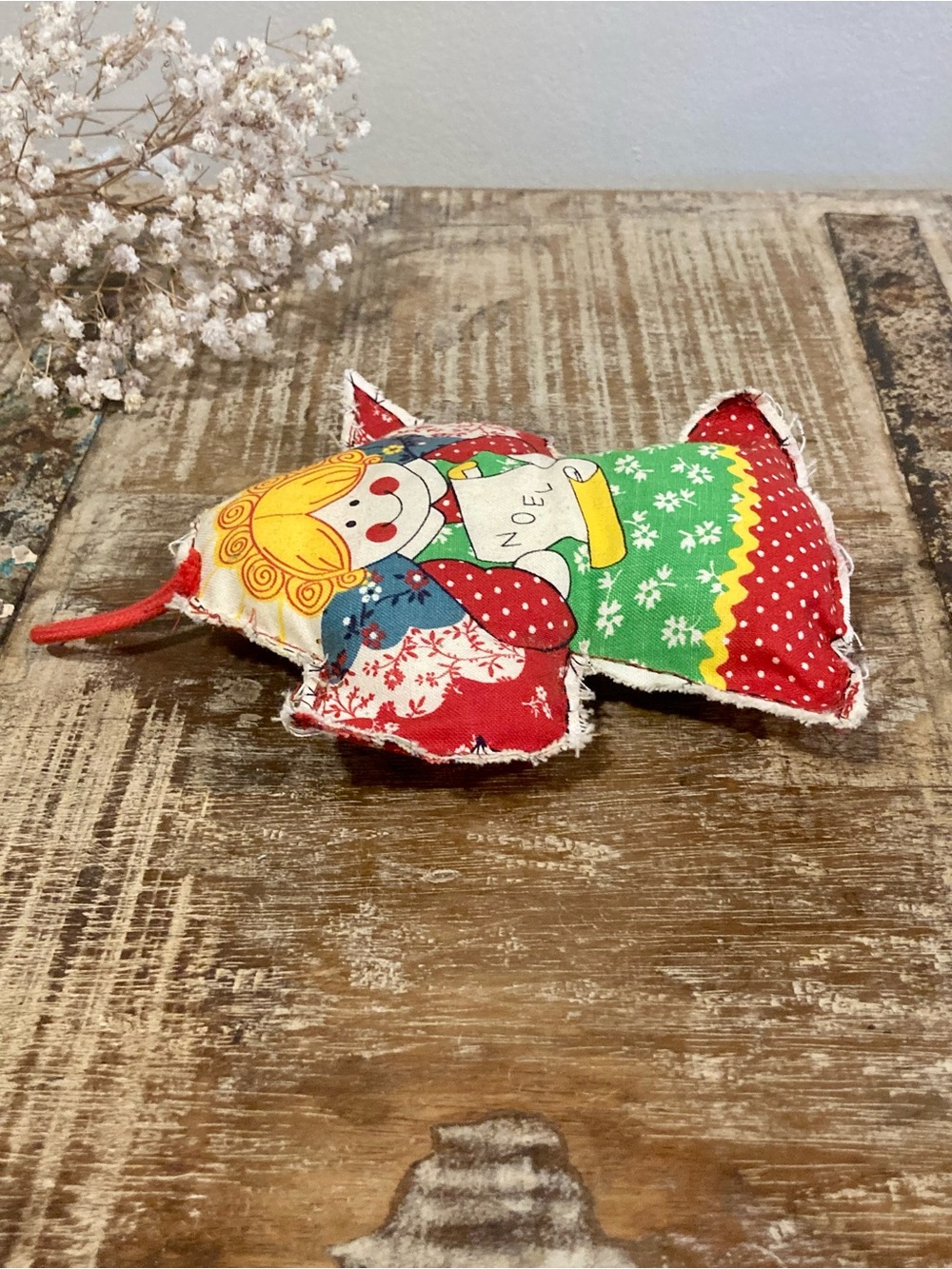 Vintage Holiday Angel Fabric Ornament - Red & Green 1980s Handmade Noel - Picture 4 of 12